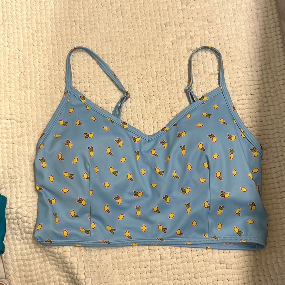 Kortni Jeane lemon V’d crop top